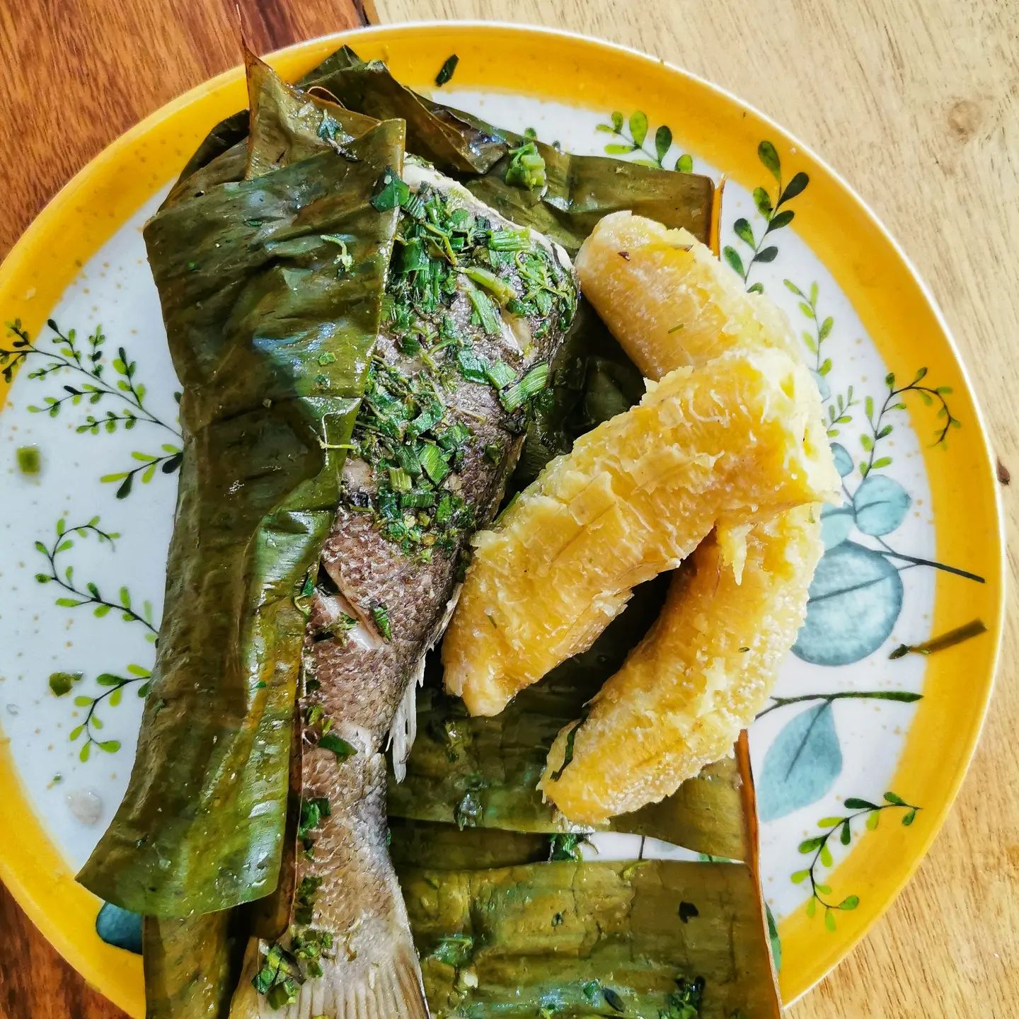 Pescado en hoja de plátano